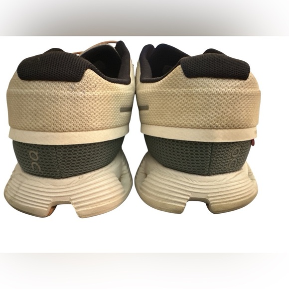 On Cloud 5 Running Shoes Women’s size 9 Gray & White - Picture 7 of 9